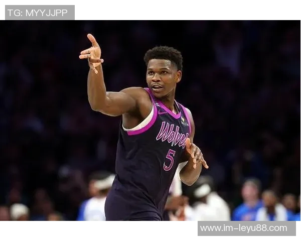 爱德华兹首节表现出色7投5中斩获12分并贡献1次抢断