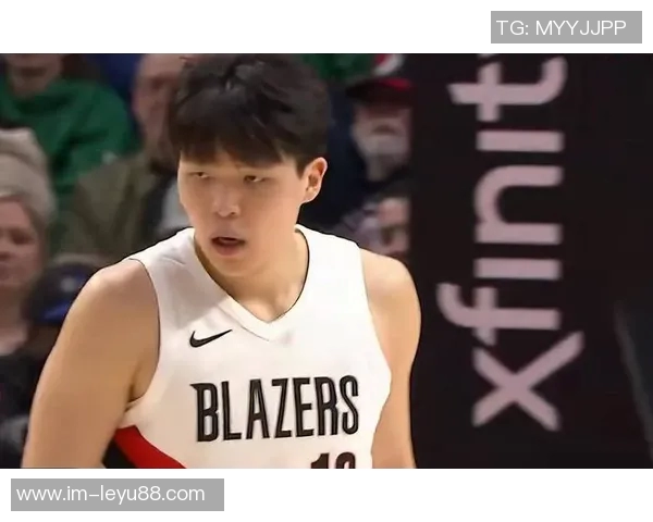 开拓者轮换阵容调整杨瀚森全场未能登场坐冷板凳引发关注